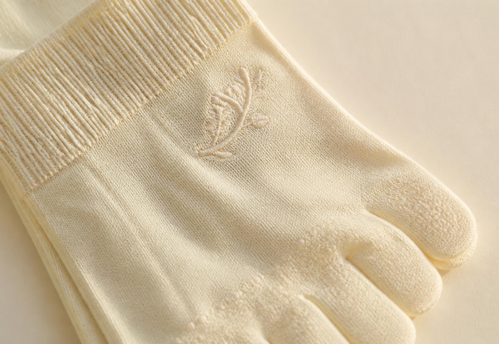 Macro detail of QUINT five-toe knit and grip